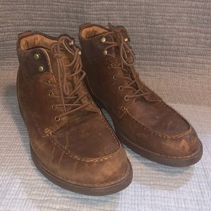 Men’s lace up Born boots
